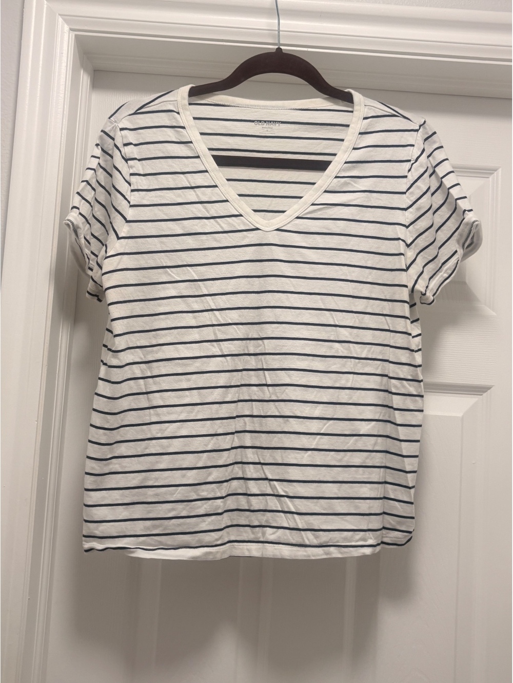 Old Navy Women's White and Navy Striped V-Neck T-Shirt Size L